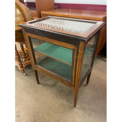 109A - An Edward VII inlaid mahogany bijouterie table