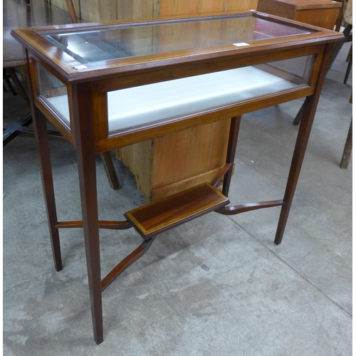 102 - An Edward VII inlaid mahogany bijouterie table