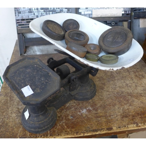 371 - A set of metal scales and weights