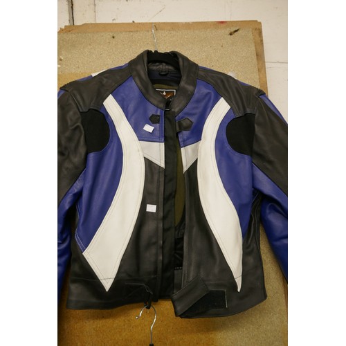 2324 - A set of blue and black motorbike leathers