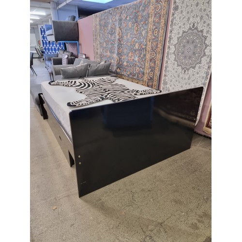 1587 - A black high gloss bed frame with storage drawers - mattress not included * this lot is subject to V... 