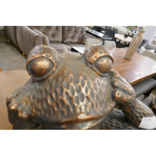 1363 - A metal effect frog garden ornament