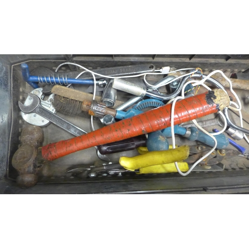 2003 - A Wickes plastic toolbox and a selection of hand tools including hammers, hand drill, snips, screwdr... 