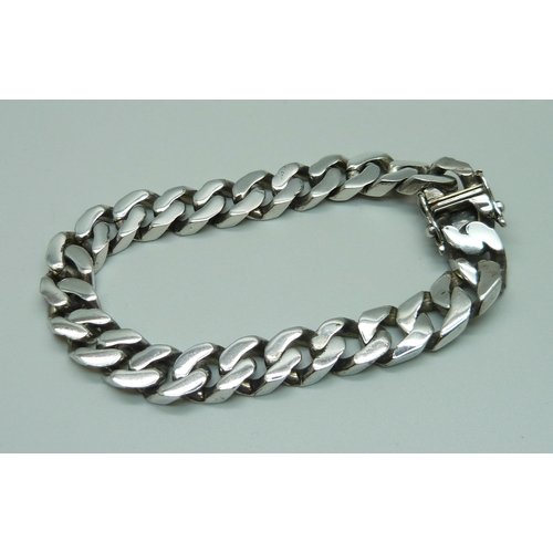 1001 - A heavy silver bracelet, 83g, 24cm