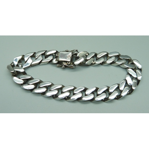 1001 - A heavy silver bracelet, 83g, 24cm