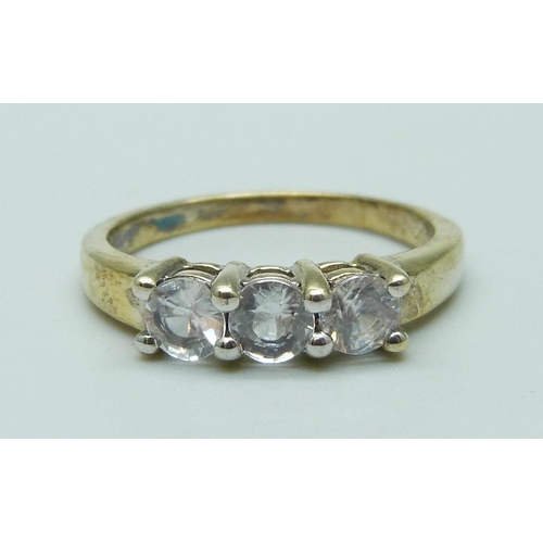 1004 - A silver gilt trilogy ring, R