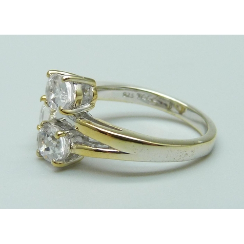 1006 - A silver gilt and crystal three stone ring, J