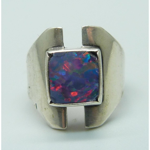 1012 - A rare modernist silver ring by Sidney Beddall set with black opal, Sheffield 1970, J, opal a/f