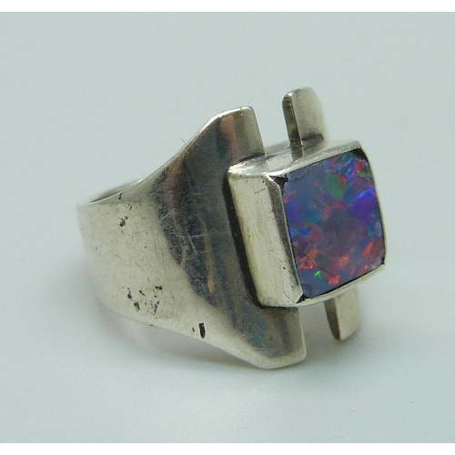 1012 - A rare modernist silver ring by Sidney Beddall set with black opal, Sheffield 1970, J, opal a/f