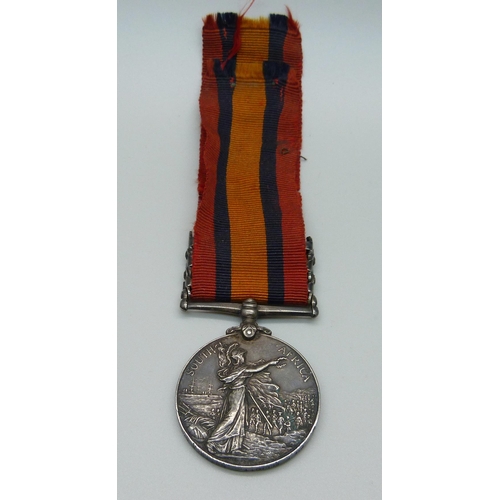 1016 - A Queen's South Africa medal with three bars including Diamond Hill to 1447, Pte. F. Elliott Notts &... 