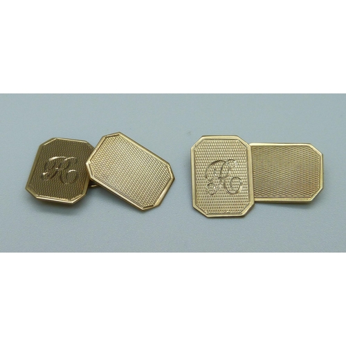 1019 - A pair of 9ct gold cufflinks, 2.8g