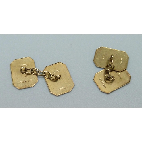 1019 - A pair of 9ct gold cufflinks, 2.8g