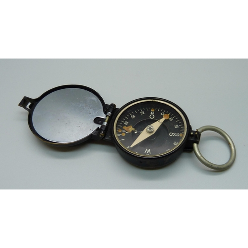 1029 - A German military compass by F.W. Breithaupt & Sohn