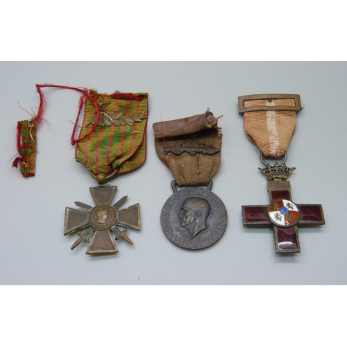 1038 - A French 1914-1915 cross medal, an enamelled cross medal and an Africa Orientale medal