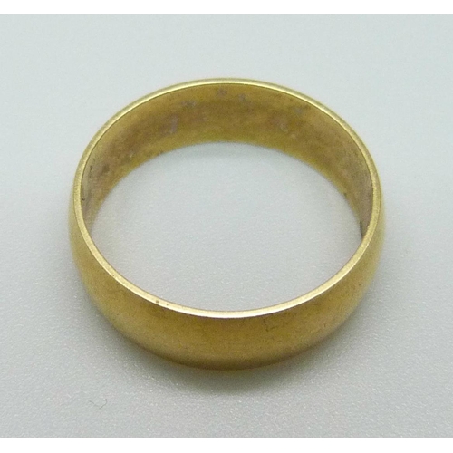 1057 - An 18ct gold ring, 5g, P