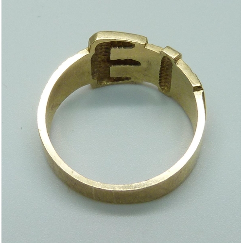 1059 - A 9ct gold buckle ring, 6.8g, Z