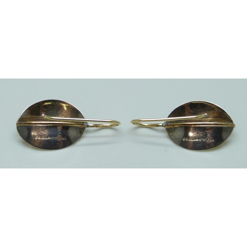 1070 - A pair of 14ct gold and sterling silver designer earrings, 2.9g