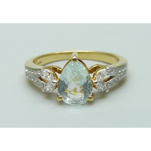 1079 - An 18ct gold, aquamarine and diamond ring, 4.3g, O