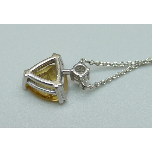 1080 - An 18ct white gold, diamond and citrine necklet, 4.4g, 40cm