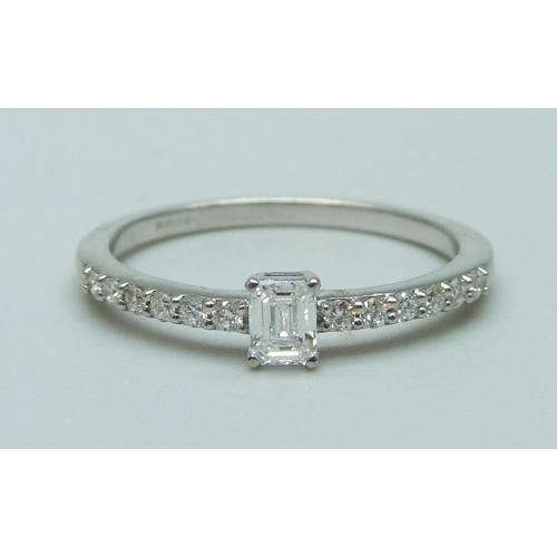 1089 - A platinum and diamond ring, 3.4g, Q