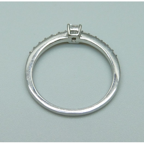 1089 - A platinum and diamond ring, 3.4g, Q