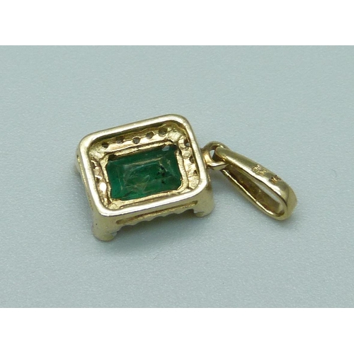 1094 - A 9ct gold pendant set with an emerald and diamonds, 1.5g