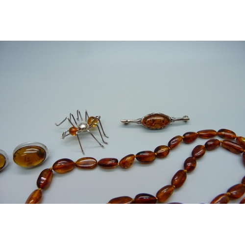 1095 - Silver set amber jewellery; necklace, a pair of earrings, a spider brooch and one other brooch