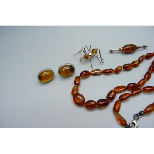 1095 - Silver set amber jewellery; necklace, a pair of earrings, a spider brooch and one other brooch