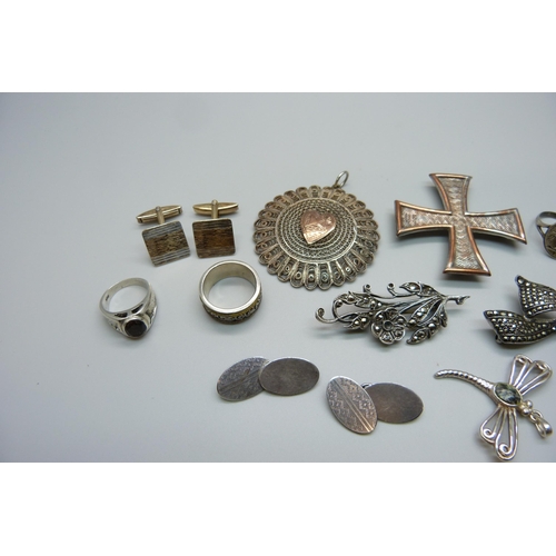 1100 - Four silver rings, four silver brooches, three pairs of silver cufflinks, a filigree pendant and a h... 