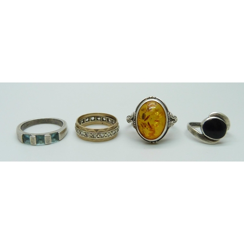 1105 - A 9ct gold and silver ring and three silver rings, J, H, O and Q, (4)