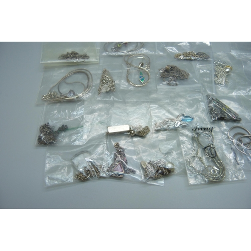 1122 - Twenty silver pendants and chains