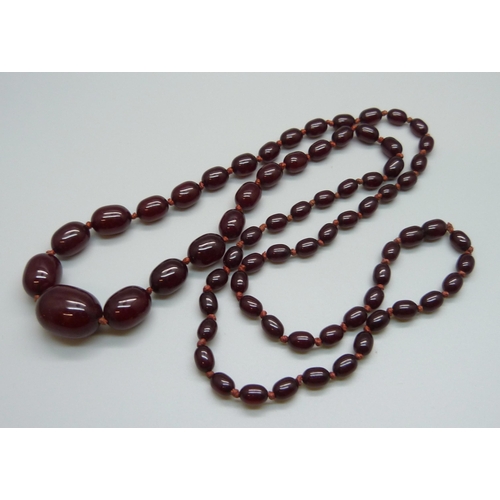 1123 - A sherry amber bead necklace, 41g