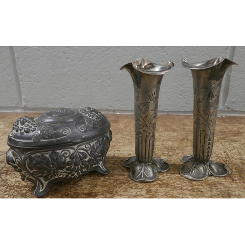 1150 - Pewter ware, tankards, miniature coal scuttle, etc. **PLEASE NOTE THIS LOT IS NOT ELIGIBLE FOR POSTI... 