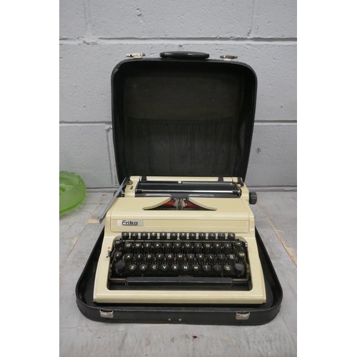 1165 - An Erika portable typewriter **PLEASE NOTE THIS LOT IS NOT ELIGIBLE FOR POSTING AND PACKING**