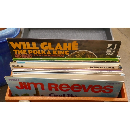 1176 - A large collection of LPs and 45 rpm vinyl records, some classical, mainly 1950s and 1970s artists *... 