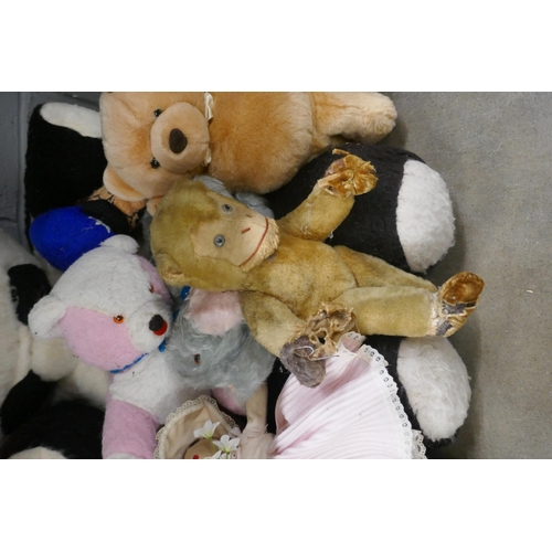 1181 - Two bags of vintage Teddy bears and soft toys **PLEASE NOTE THIS LOT IS NOT ELIGIBLE FOR POSTING AND... 