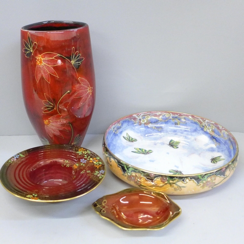 685 - Four items of lustre china; Crown Devon and Carlton ware Rouge Royale dishes, a Grimwades bowl and a... 