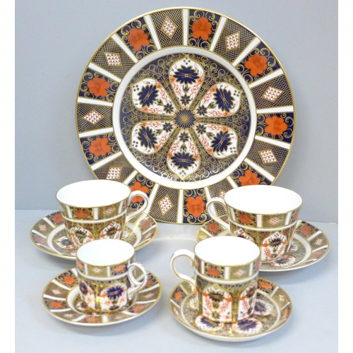 701 - Royal Crown Derby 1128 pattern china; dinner plate and four various cups and saucers