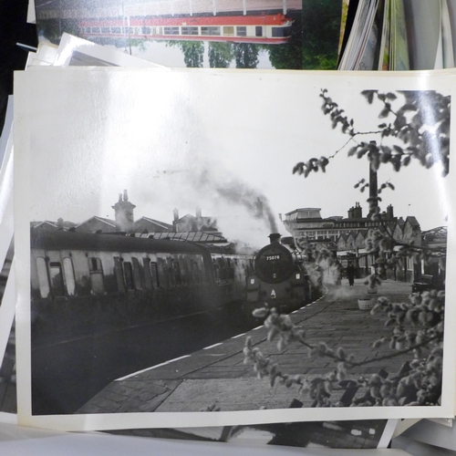 725 - A box of mixed postcards and locomotive photographs