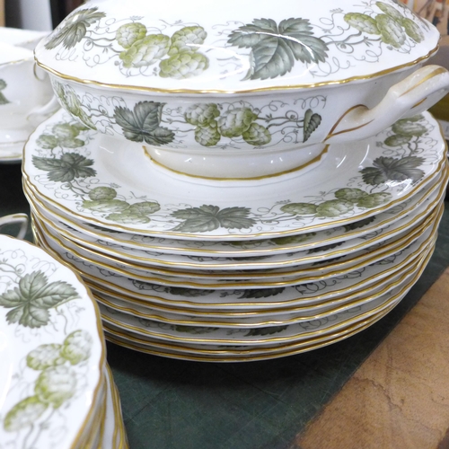 805 - A Royal Worcester Hop pattern dinner service, approximately 47 pieces **PLEASE NOTE THIS LOT IS NOT ... 