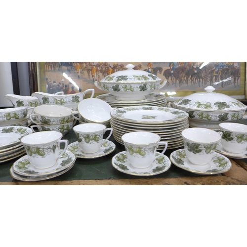 805 - A Royal Worcester Hop pattern dinner service, approximately 47 pieces **PLEASE NOTE THIS LOT IS NOT ... 