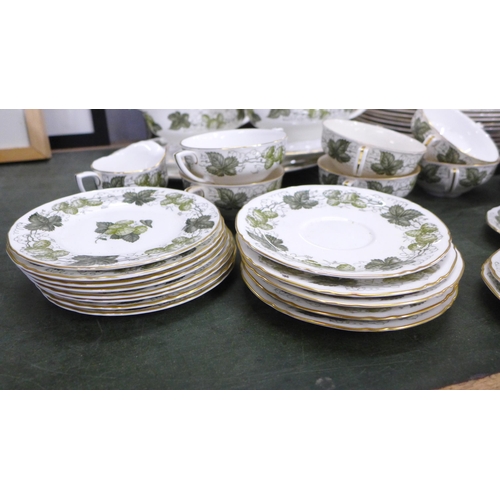 805 - A Royal Worcester Hop pattern dinner service, approximately 47 pieces **PLEASE NOTE THIS LOT IS NOT ... 