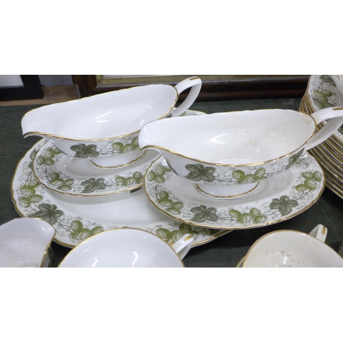 805 - A Royal Worcester Hop pattern dinner service, approximately 47 pieces **PLEASE NOTE THIS LOT IS NOT ... 