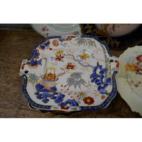 836 - 19th Century and later cabinet plates including Royal Crown Derby **PLEASE NOTE THIS LOT IS NOT ELIG... 