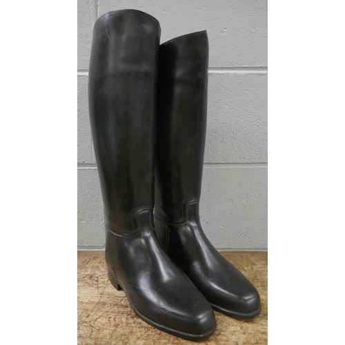 842 - A pair of Wembley riding boots, size 45, Made In Finland