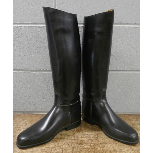 842 - A pair of Wembley riding boots, size 45, Made In Finland