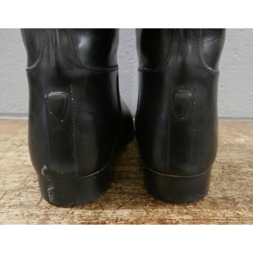 842 - A pair of Wembley riding boots, size 45, Made In Finland