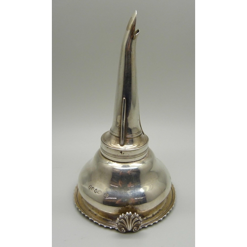 867 - A William IV silver wine funnel, London 1833, 91g