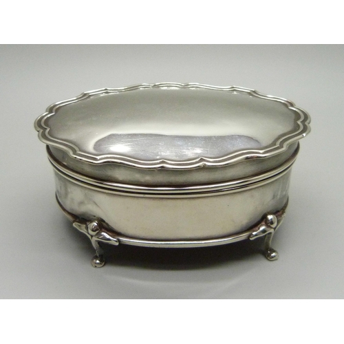 869 - A silver trinket box, total weight 162g, 10cm wide