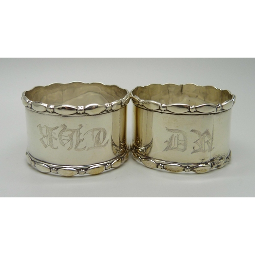 871 - Two silver napkin rings, 34g